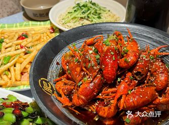 小龙虾配啤酒,夏天的绝妙吃法