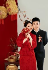 -喜爱高定婚纱摄影
