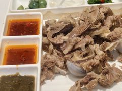 -沙枣树辣子鸡•新疆家常菜(喀什西路店)