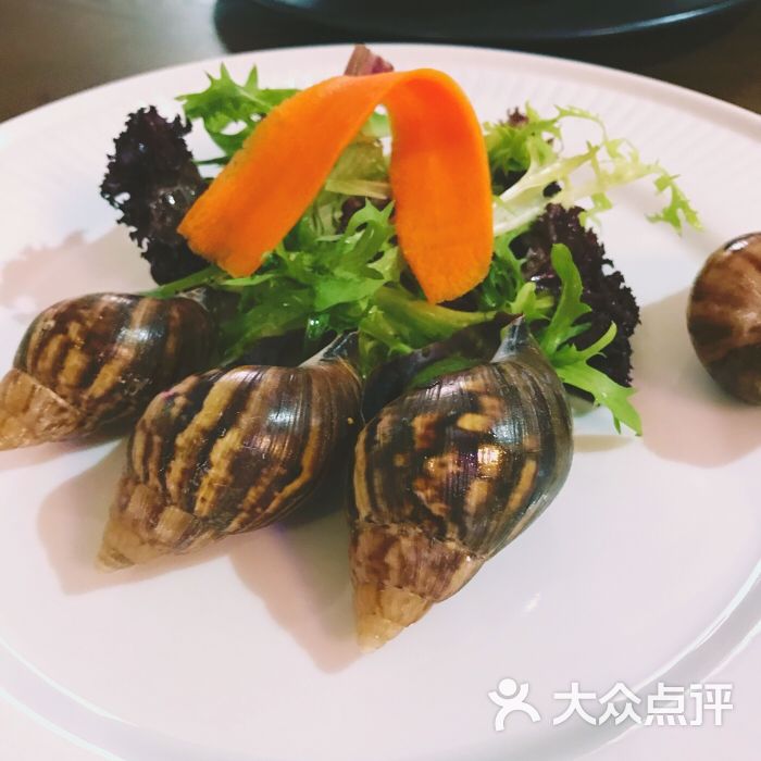 蒜香法式蜗牛配柠檬薄荷酱