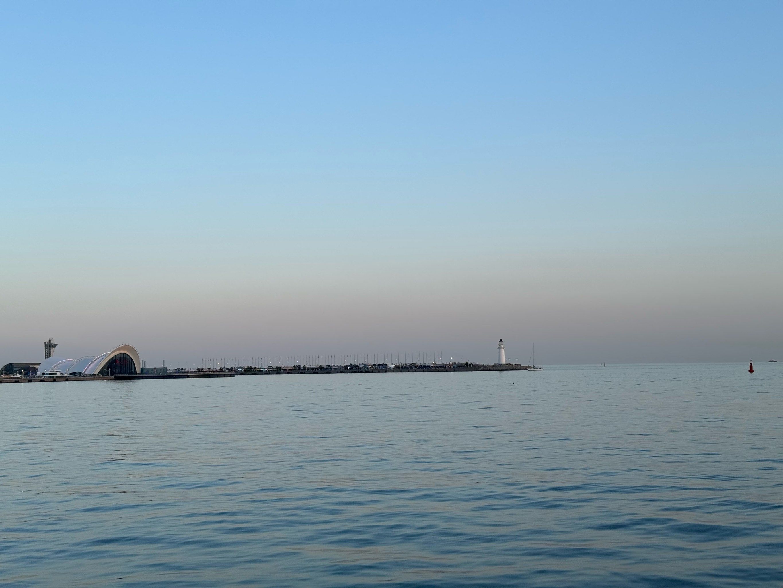 傍晚的港口美景真治愈