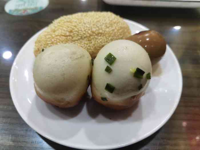 糊涂生煎(葑门店)-"同事强烈安利了他家的玉兰饼,正好去横街.