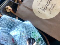 -VENCHI 闻绮(上海佛罗伦萨小镇店)