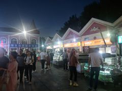 -布尔津河堤夜市