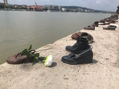-多瑙河畔鞋履雕塑