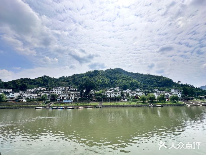 新安江山水画廊风景区图片