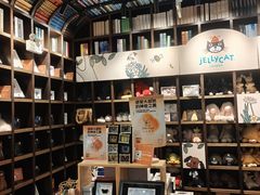 -钟书阁(松江泰晤士小镇店)