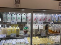 面包甜点陈列柜-白色日记·手作酸奶(麦凯乐店)