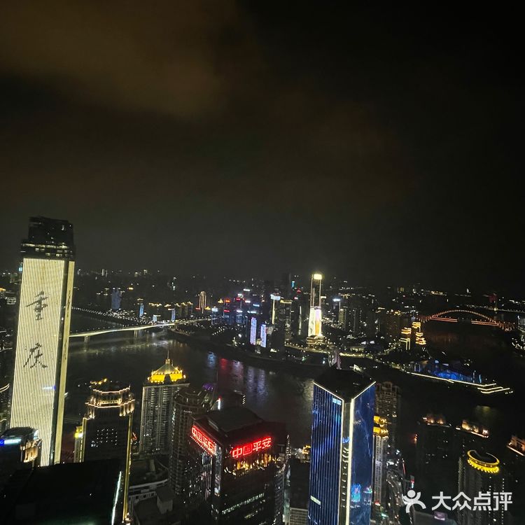 能拍到重庆你好的那边人简直多的不行