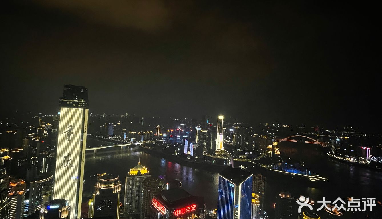 能拍到重庆你好的那边人简直多的不行