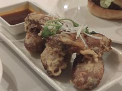 甜辣鸡翅佐以辣蒜汁-WOLFGANG PUCK KITCHEN & BAR(迪士尼小镇店)