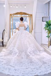 -洋洋婚纱品牌集合店