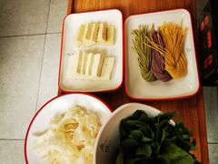 -毛辣果·贵州红酸汤牛肉火锅(西单店)