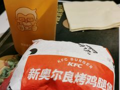 新奥尔良烤鸡腿堡-肯德基(叠彩店)