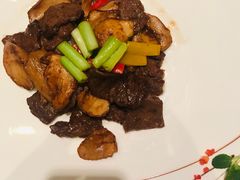 鲜松茸炒牛肉-长兴楼饭店