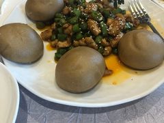 尖椒鸡配窝窝头-湖影中餐厅·南京金茂威斯汀大酒店