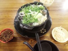 -丽虹云南过桥米线(兴工街店)