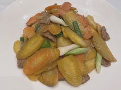 土胡萝卜炒肉片-源牌酒店·家常六安菜