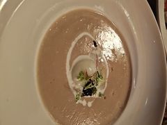 奶油松露蘑菇汤温泉蛋-小芳廷餐厅