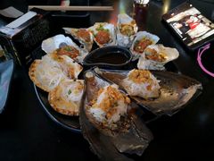 烤湛江小生蚝（12只）-何师烧烤·香辣蟹·川菜·30年老品牌(太古里旗舰店)