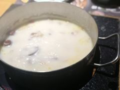 -洪氏嗨捞·广东猪肚鸡·椰子鸡火锅(西咸万象城店)