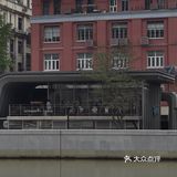 心仪已久，在苏州河边午餐，餐后散步時眺望咖啡馆二楼