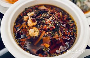 Open-fire Spicy Blood Sausage and Offal Hot Pot