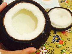 -志龙皇冠吃货椰子铺