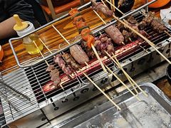 -哈尔滨小酒馆·鲜肉现穿自助烧烤(康新花园店)