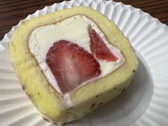草莓奶冻卷-顶东面包花园·生日蛋糕(香榭丽店)