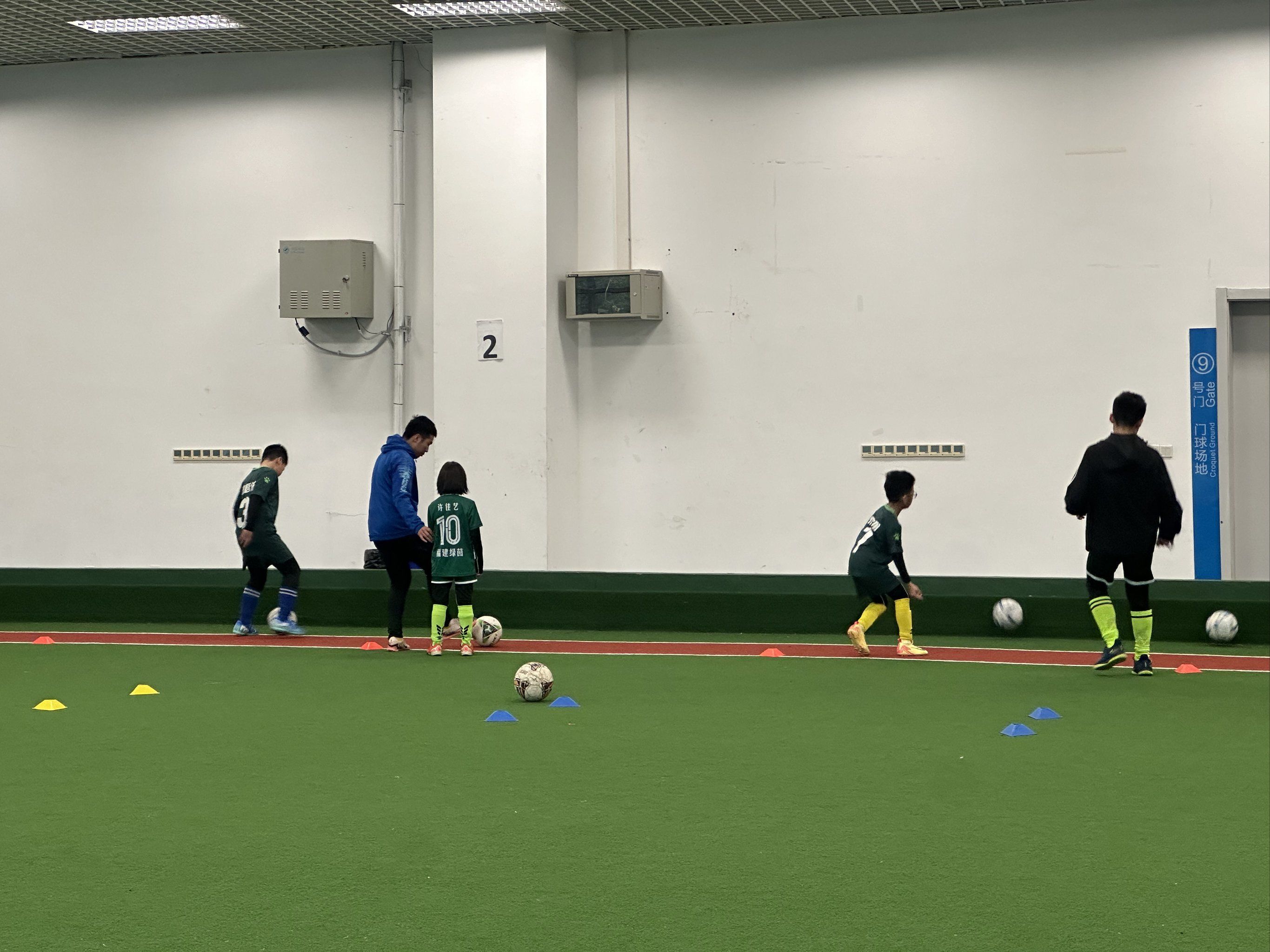 有这样的室内足球场 你一周几练