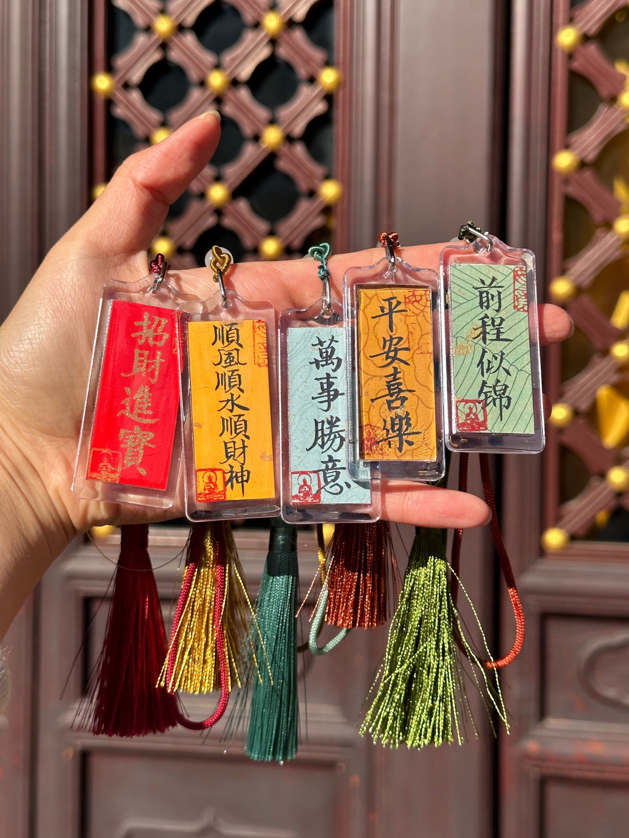 放在车车上的国风平安牌听说超灵验