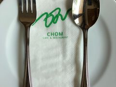 -Chom Cafe and Restaurant