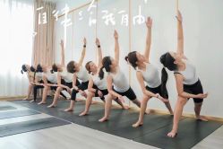 -亚太瑜伽普拉提学院