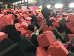 -嘿哟动霸CHUA·新潮玩运动娱乐中心·蹦床滑冰团建乐园