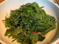 木姜子拌丝瓜尖-一坐一忘云南菜(三里屯店)