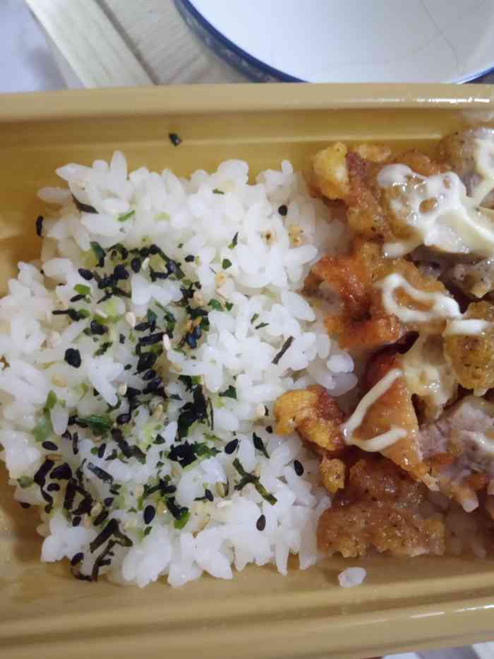 奈良小鹿·精致便当(梅陇店)-"周六在公司加班一个人不想出去吃饭