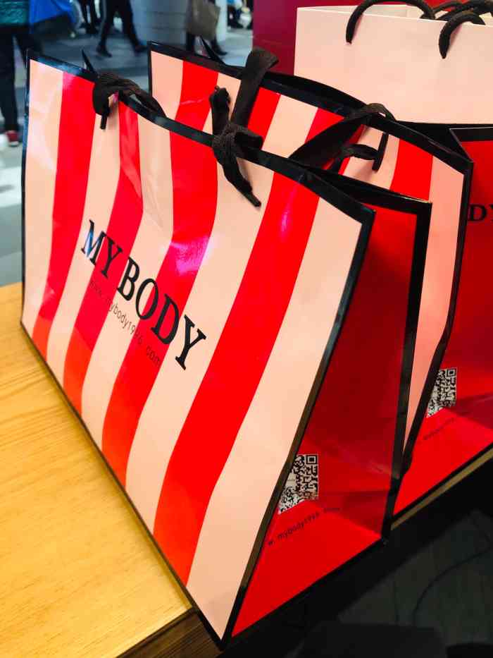 打分 服务很好,买了两大袋子衣服裤子