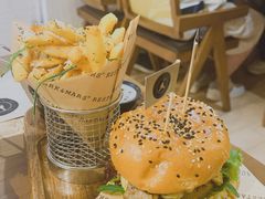 -Mark&Mars Restaurant