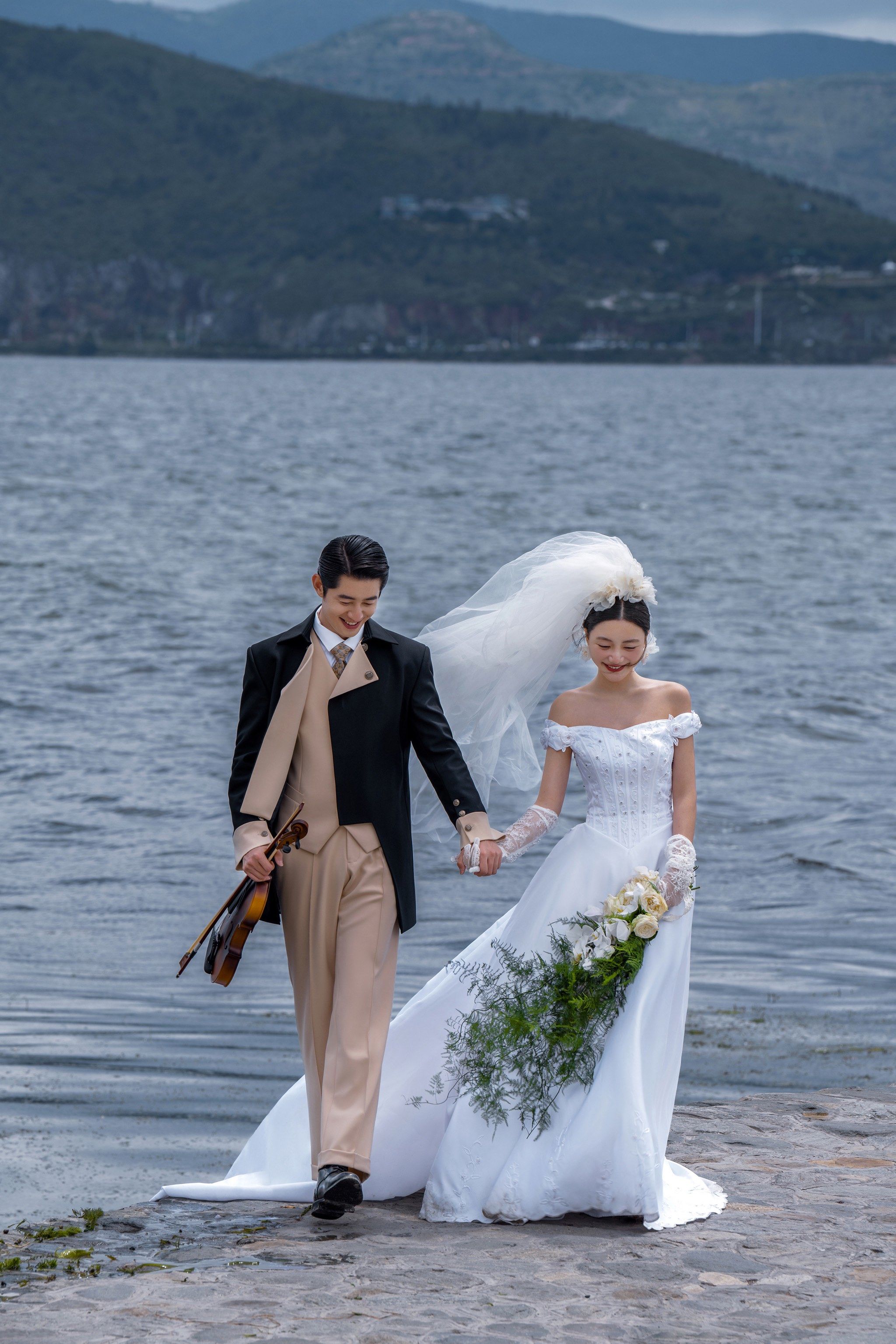 n·浪漫主义沙滩海边婚纱照
-
#2024婚纱照风格