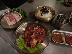 鲜拌肥牛-围炉肉舍•炭烤活鳗•丹东海鲜烤肉(步行街店)