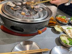 -围炉肉舍•炭烤活鳗•丹东海鲜烤肉(步行街店)