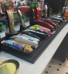 -老男孩男士理容馆·理发·烫染·修面