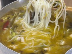 酸菜肉丝米线-叶伟胡辣壳面(两路口店)