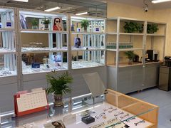 -无奔眼镜·蔡司·依视路授权店(马家堡店)