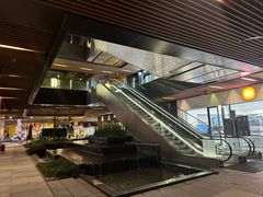 -瑞虹新天地月亮湾