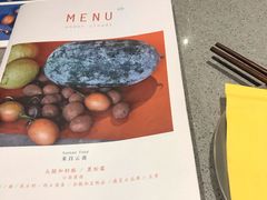 餐具摆设-半山腰·云南菜(侨福芳草地店)