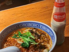 辣肉面-沪西老弄堂面馆(定西路店)