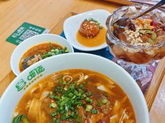 -呷佬·长沙手工米粉(金沙江路店)