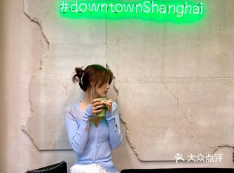 店内设计很用心很潮……每个角落都有不同的感觉